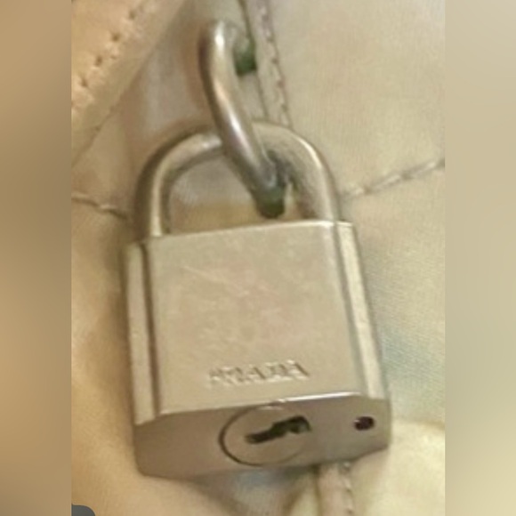 Prada Quilted nylon Tessuto Vintage shoulder bag in GUC - Picture 6 of 16